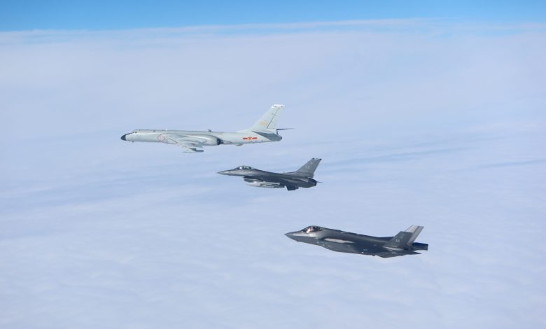 رهگیری هواپیماهای جاسوسی روسیه توسط جنگنده‌های F-16 آمریکا در آلاسکا